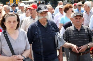 Από πορεία διαμαρτυρίας για τις περικοπές συντάξεων από συνταξιούχους στη Θεσσαλονίκη