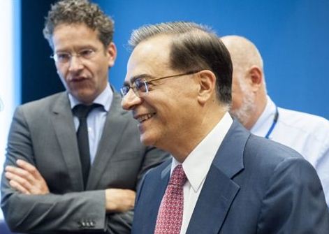  Ο υπουργός Οικονομικών Γκίκας Χαρδούβελης στο Eurogroup. Στο βάθος ο Γερουν Ντάισελμπλουμ   (Φωτογραφία:  ΑΠΕ ) 