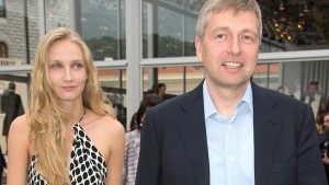 pantreuetai-ston-skorpio-i-ekaterina-rimpolobleba.w_l