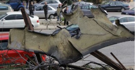 troxaio Τμήμα του αμαξώματος φαίνεται να έχει απομείνει στο σημείο όπου έχασε τη ζωή του ο τραγουδιστής Παντελής Παντελίδης στη λεωφόρο Βουλιαγμένης στο ύψος του Ελληνικού την Πέμπτη 18 Φεβρουαρίου 2016 (EUROKINISSI/ΣΩΤΗΡΗΣ ΔΗΜΗΤΡΟΠΟΥΛΟΣ)