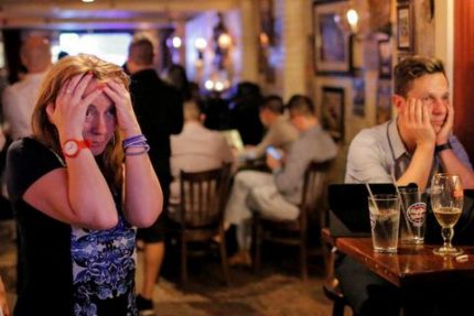 People gathered in The Churchill Tavern, a British themed bar, react as the BBC predicts Briatin will leave the European Union, in the Manhattan borough of New York, U.S., June 23, 2016. REUTERS/Andrew Kelly