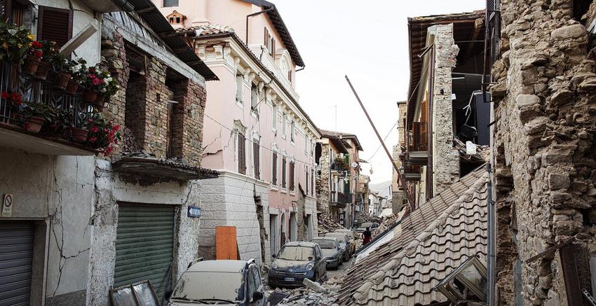 epa05511070 Rescue workers in Accumoli, Rieti  Italy, 26 August 2016, two days after the powerful earthquake that killed at least 250 people. Displaced survivors of the 24 August's earthquake in central Italy have occupied some 2,100 of the 3,500 beds made available by the Civil Protection Department, officials said. However the number is on the rise as residents are still fleeing their homes due to continuing tremors hitting the area.  EPA/ROBERTO SALOMONE