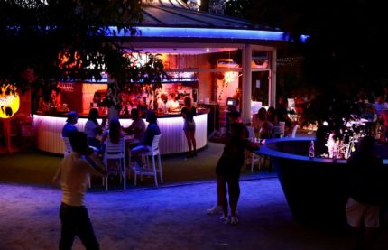 Ξημερώνει πιο δύσκολη και ακριβή ζωή για τους ανεμβολίαστους – Όλα τα μέτρα - Vimarsana News